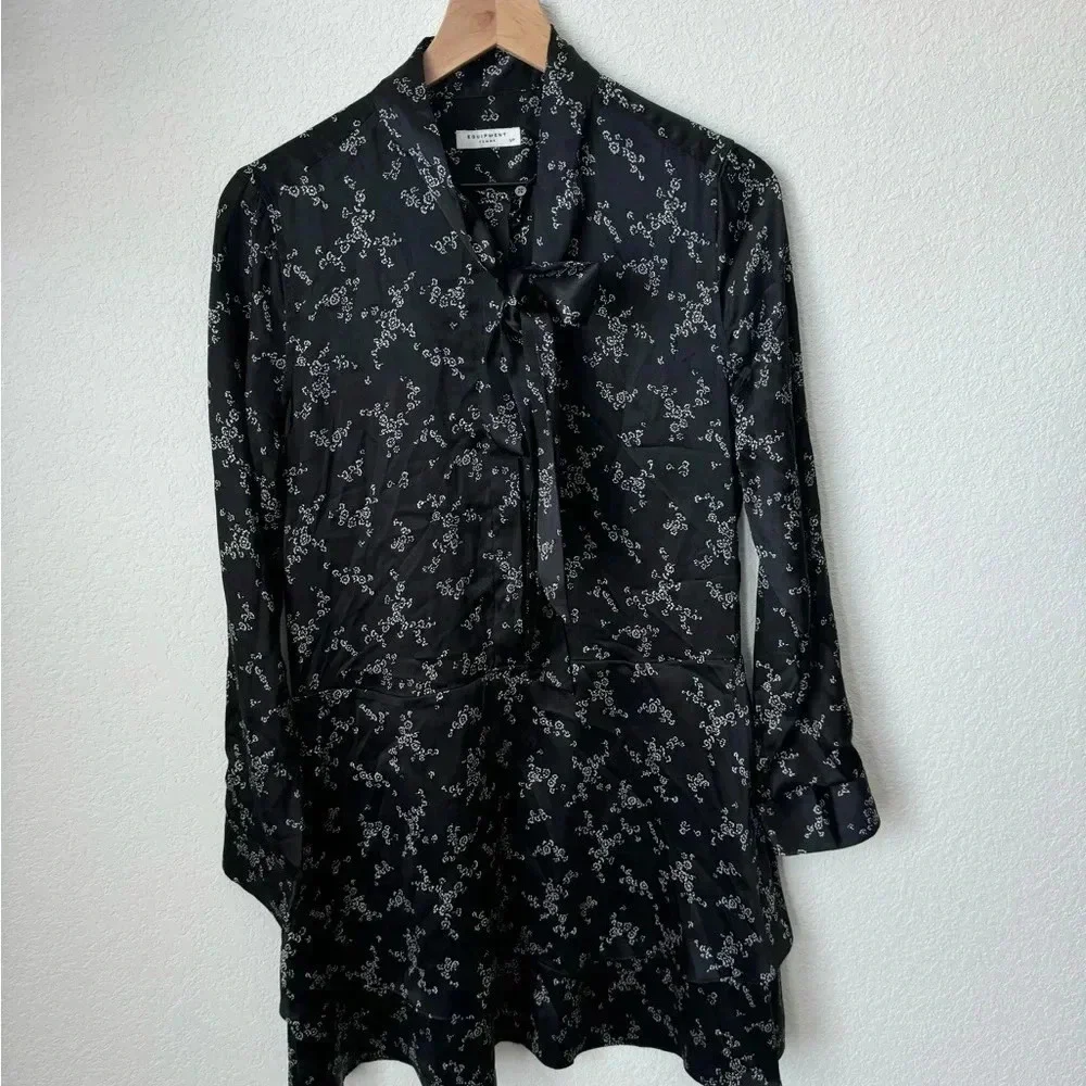 Equipment Natalia Tie Neck 100% Silk Black/White Floral Whimsical Tiered Dress - Picture 5 of 10